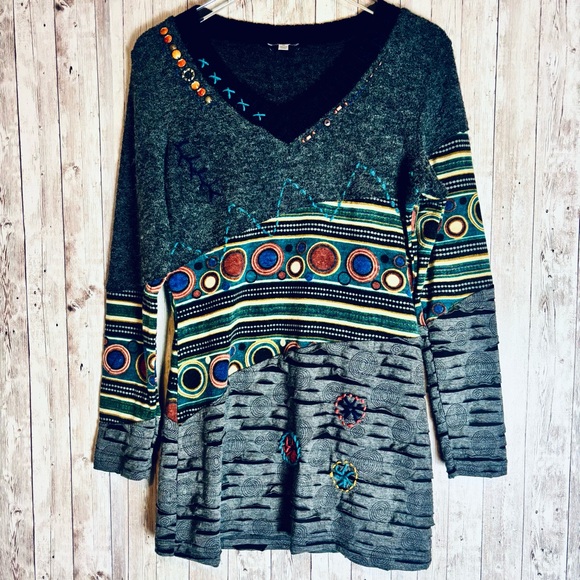 Linea Domani Sweaters - Linea Domani Gray Contrast Beaded V-Neck Tunic Sweater Art-to-Wear